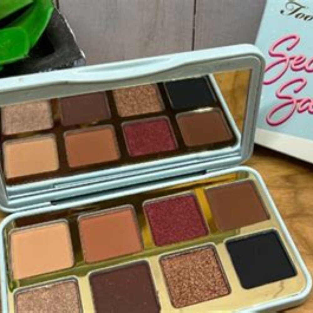 Too Faced palette 8 eye shadows Secret Santa NIB neutral Limited Edition gift